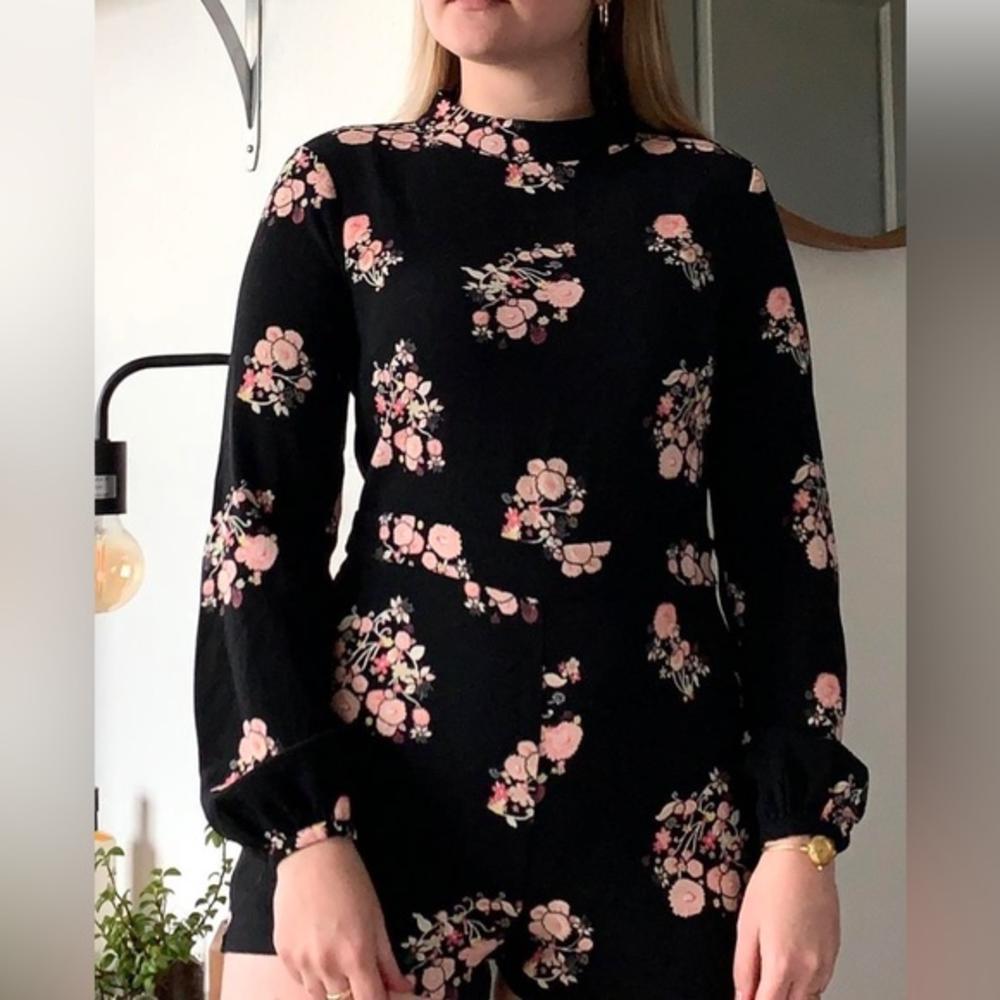 Shift Women’s Long Sleeve Romper Open Back Large Floral Black Mock Neck‎